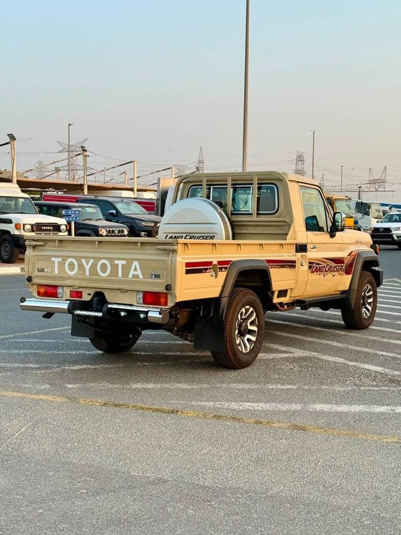 2026 Toyota Land Cruiser Pick Up thumbnail 4