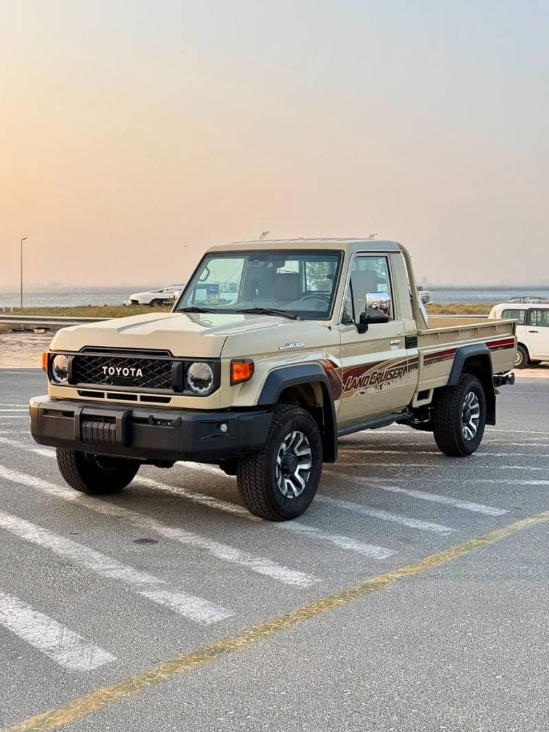 2026 Toyota Land Cruiser Pick Up thumbnail 3