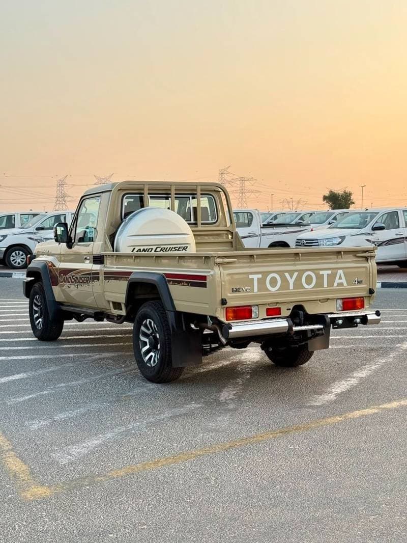 2026 Toyota Land Cruiser Pick Up thumbnail 6
