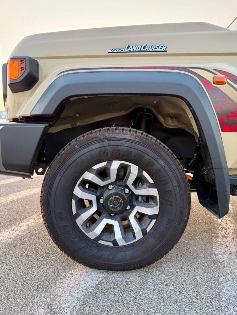 2026 Toyota Land Cruiser Pick Up thumbnail 8