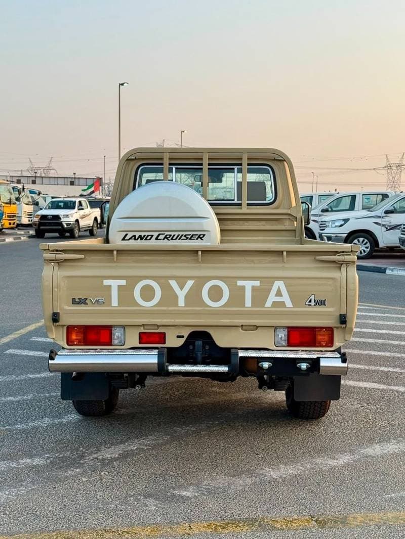 2026 Toyota Land Cruiser Pick Up thumbnail 5