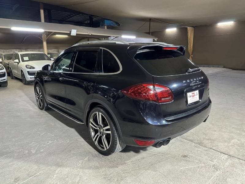 2011 Porsche Cayenne TURBO thumbnail 4