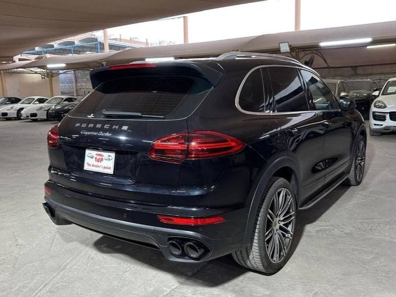 2015 Porsche Cayenne TURBO thumbnail 2