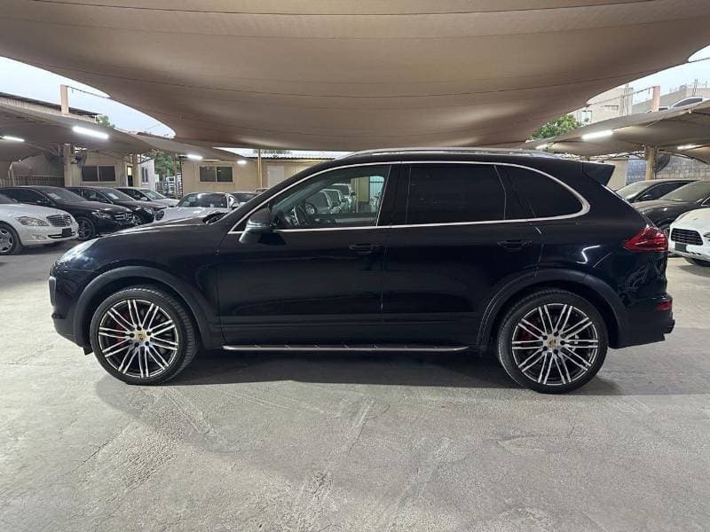 2015 Porsche Cayenne TURBO thumbnail 3