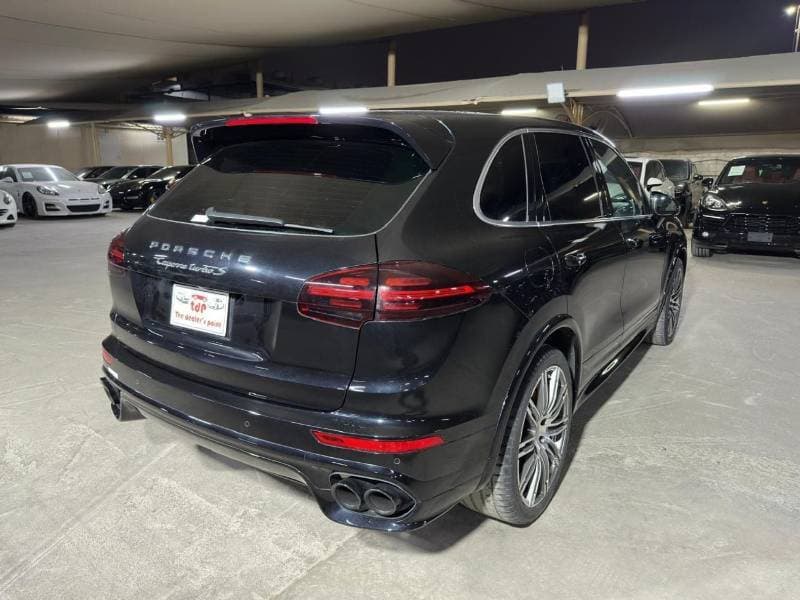 2016 Porsche Cayenne TURBO S thumbnail 2