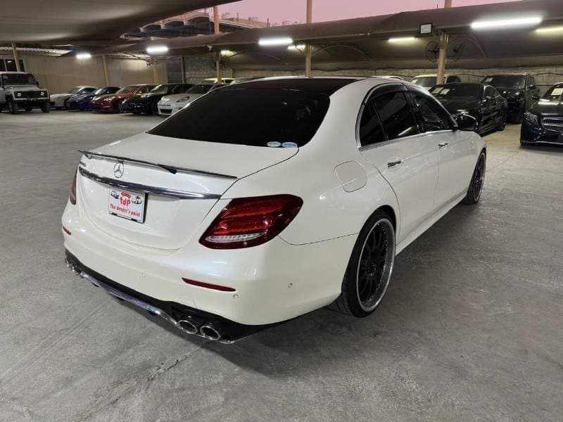 2017 Mercedes Benz E400 thumbnail 2