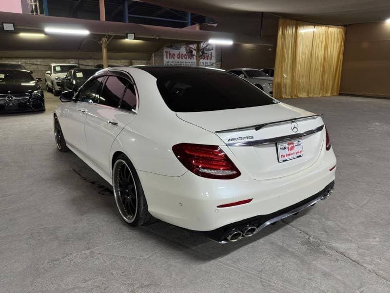 2017 Mercedes Benz E400 thumbnail 4
