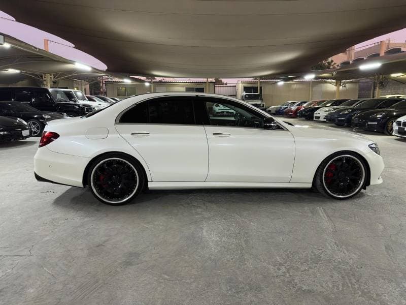 2017 Mercedes Benz E400 thumbnail 6