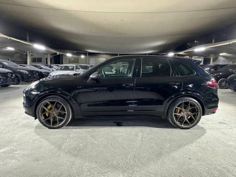 2012 Porsche Cayenne TURBO thumbnail 3