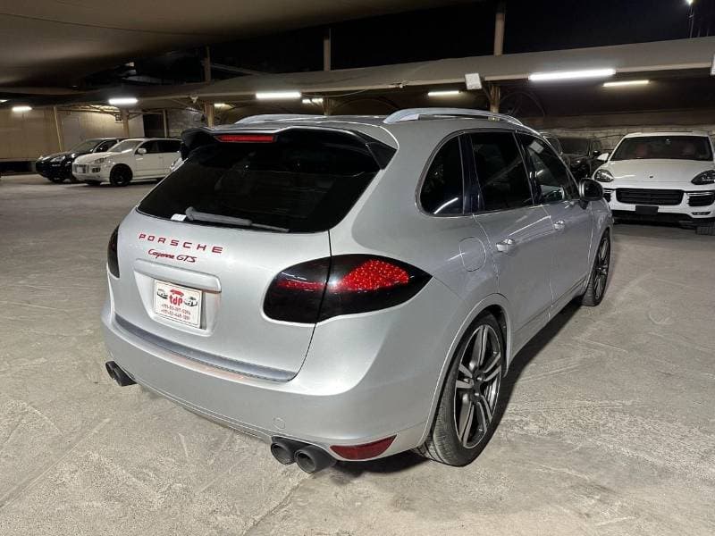 2011 Porsche Cayenne S thumbnail 2