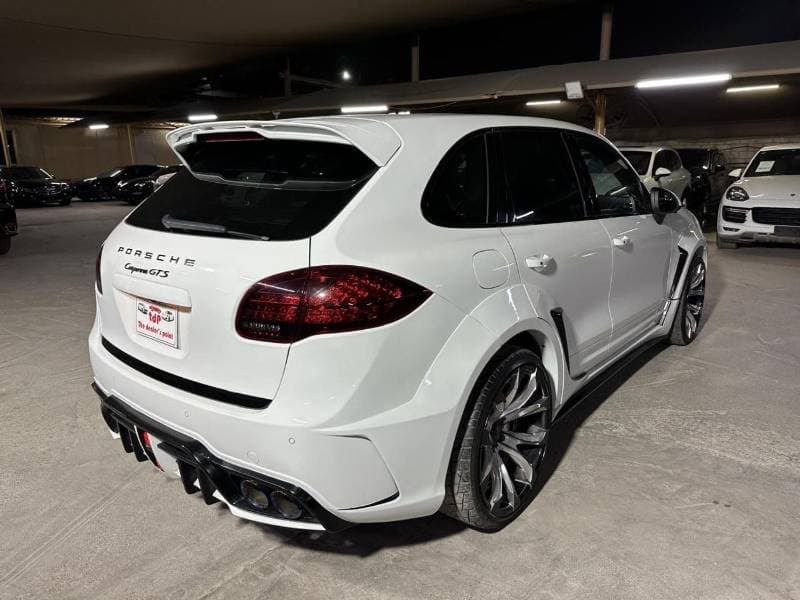 2013 Porsche Cayenne GTS thumbnail 2