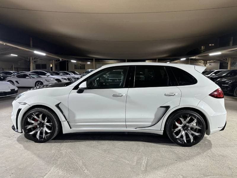 2013 Porsche Cayenne GTS thumbnail 3