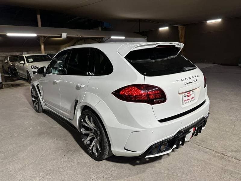 2013 Porsche Cayenne GTS thumbnail 4