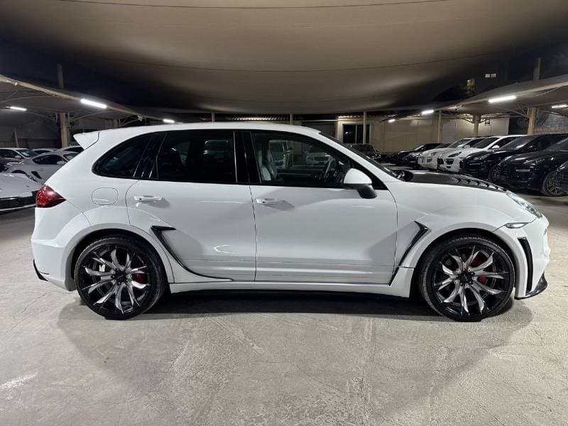 2013 Porsche Cayenne GTS thumbnail 6