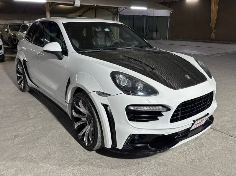 2013 Porsche Cayenne GTS thumbnail 7
