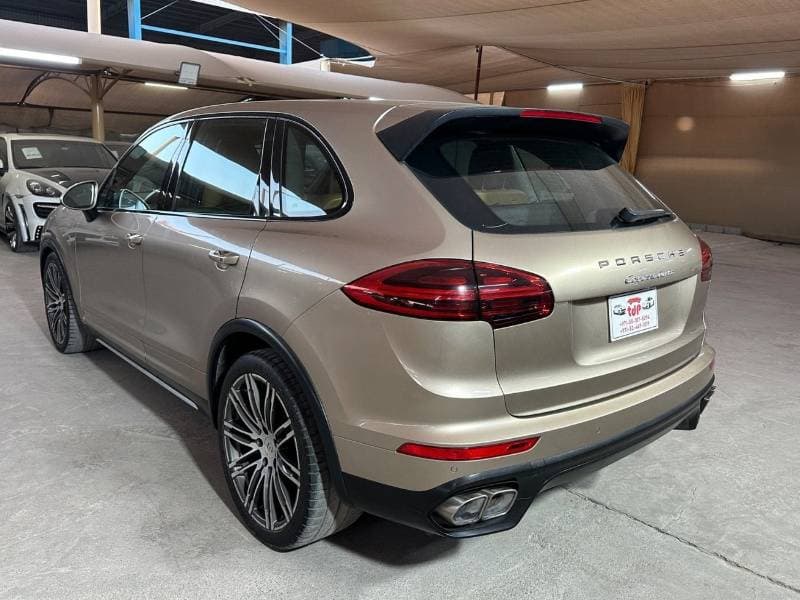 2015 Porsche Cayenne TURBO thumbnail 4