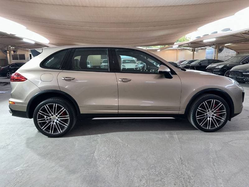2015 Porsche Cayenne TURBO thumbnail 6