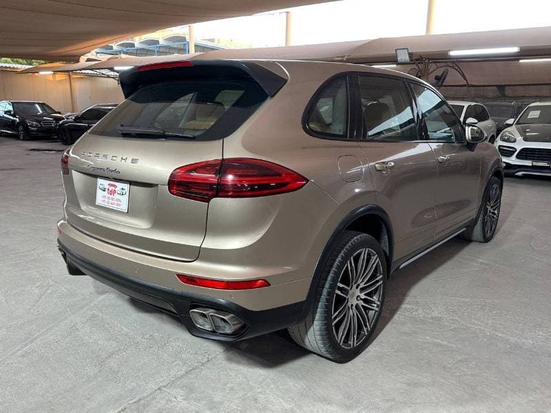 2015 Porsche Cayenne TURBO thumbnail 2