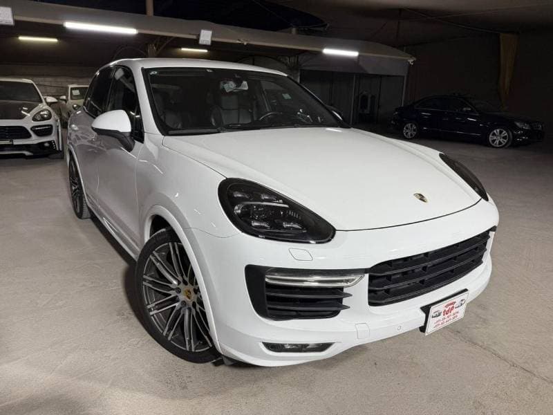 2016 Porsche Cayenne GTS thumbnail 7