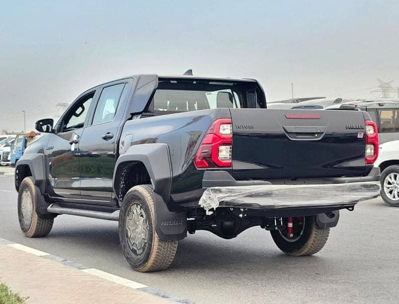 2025 Toyota Hilux GR SPORT thumbnail 3