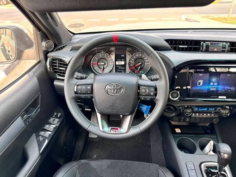 2025 Toyota Hilux GR SPORT thumbnail 4