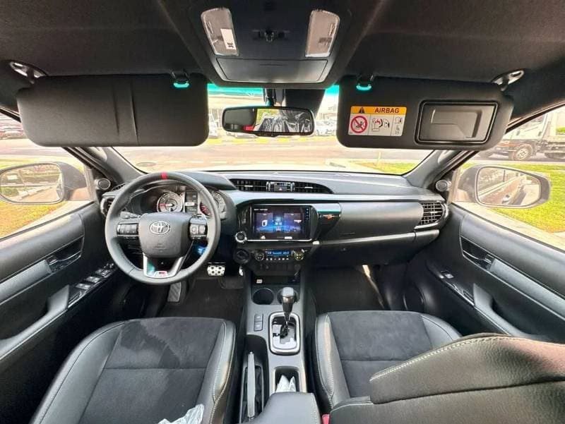 2025 Toyota Hilux GR SPORT thumbnail 6