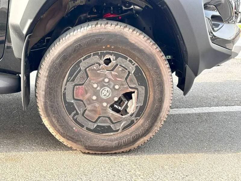 2025 Toyota Hilux GR SPORT thumbnail 8