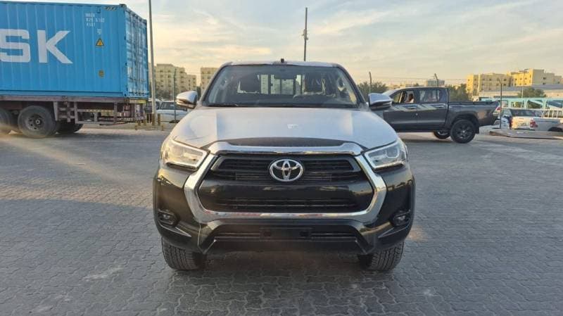 2026 Toyota Hilux SR5 thumbnail 2