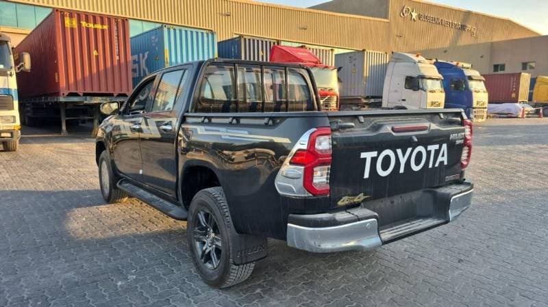 2026 Toyota Hilux SR5 thumbnail 4