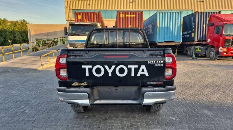 2026 Toyota Hilux SR5 thumbnail 5