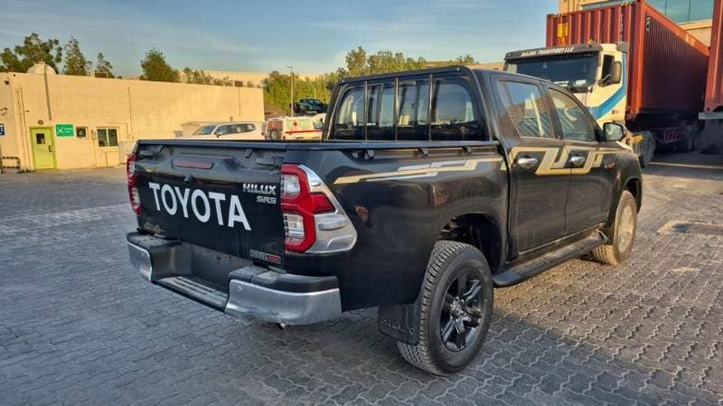 2026 Toyota Hilux SR5 thumbnail 6