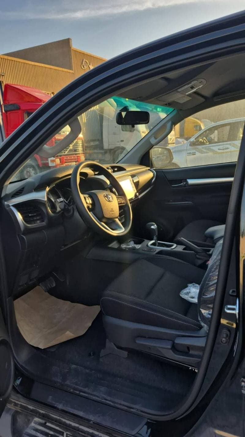 2026 Toyota Hilux SR5 thumbnail 7