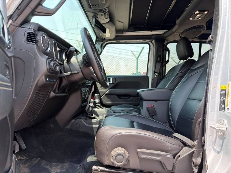 2023 Jeep Wrangler SAHARA thumbnail 4