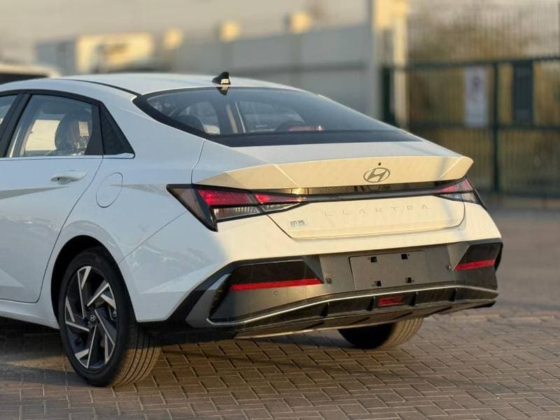 2025 Hyundai Elantra COMFORT thumbnail 3