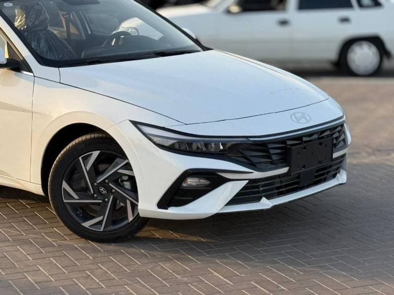 2025 Hyundai Elantra COMFORT thumbnail 5