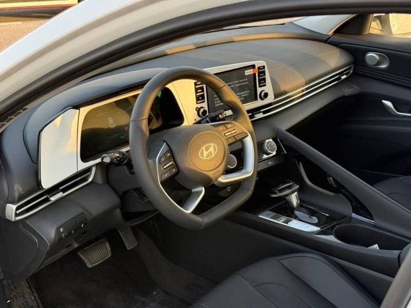 2025 Hyundai Elantra COMFORT thumbnail 7