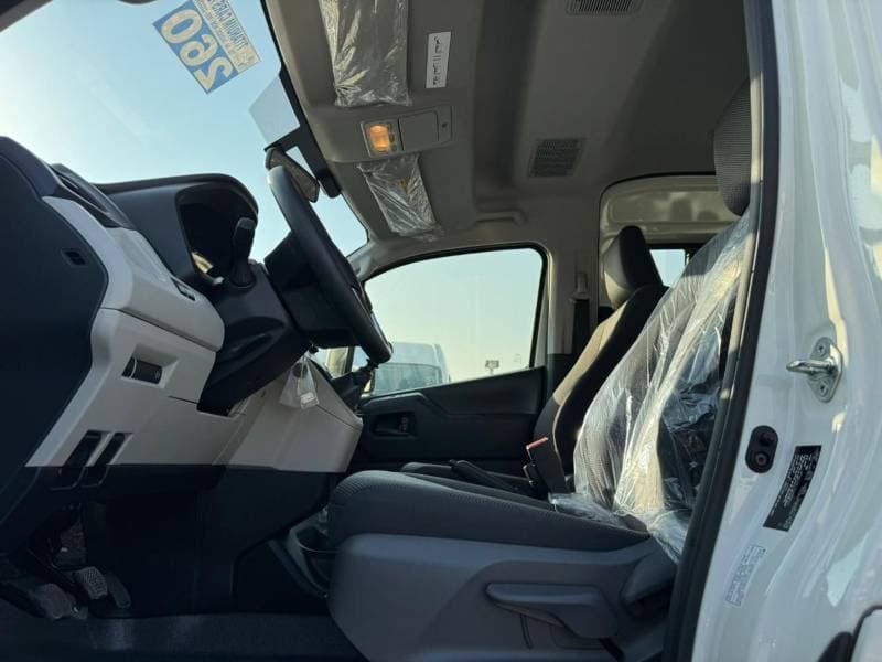 2026 Toyota Hiace GL thumbnail 5