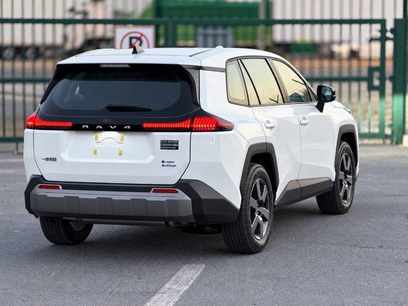 2026 Toyota RAV4 VXR HEV thumbnail 4
