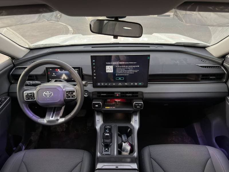 2026 Toyota RAV4 VXR HEV thumbnail 8