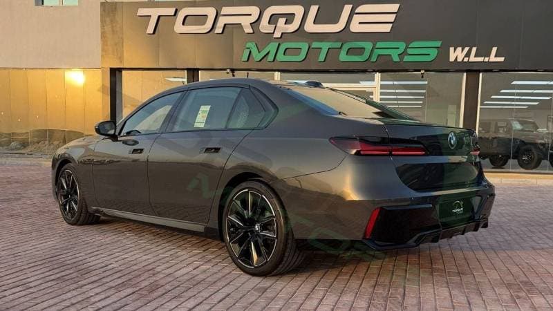 2026 BMW 740i M SPORT thumbnail 5