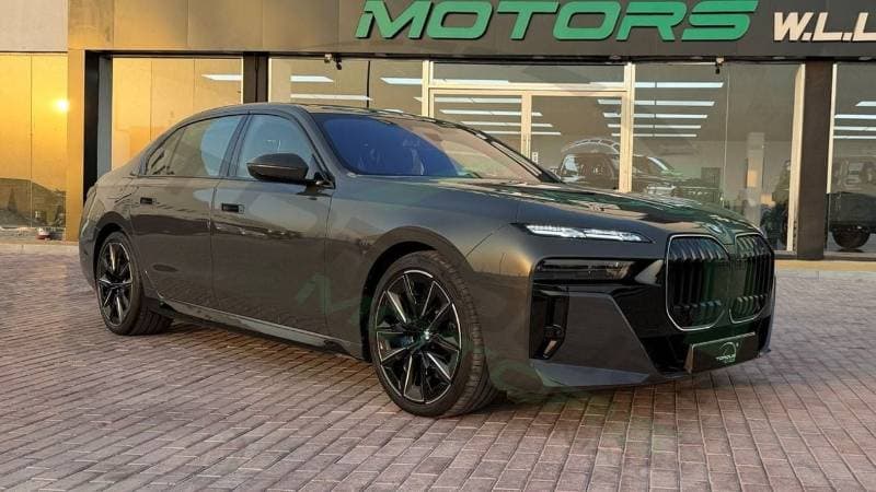 2026 BMW 740i M SPORT thumbnail 4