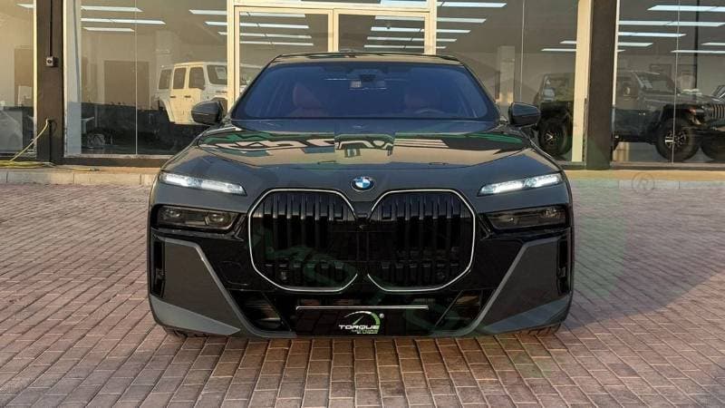 2026 BMW 740i M SPORT thumbnail 3