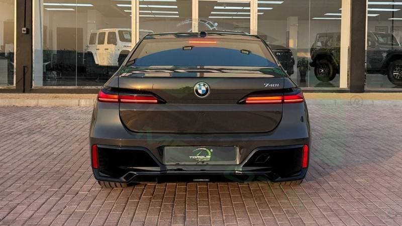 2026 BMW 740i M SPORT thumbnail 6