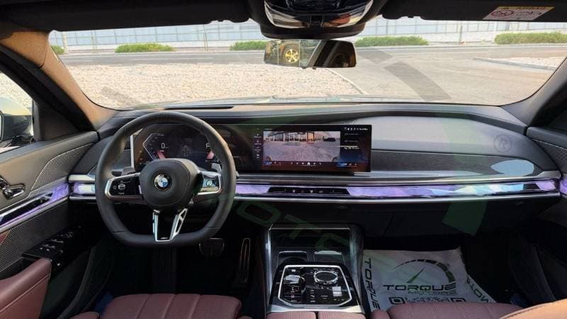 2026 BMW 740i M SPORT thumbnail 2