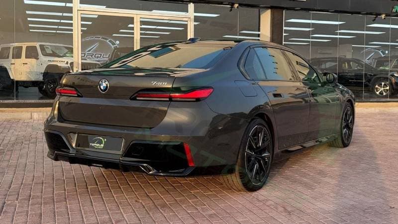 2026 BMW 740i M SPORT thumbnail 7