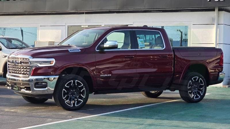 2026 RAM 1500 thumbnail 4