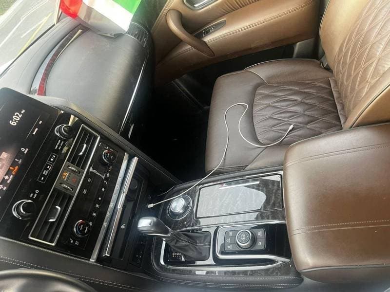 2024 Nissan Armada PLATINUM thumbnail 4