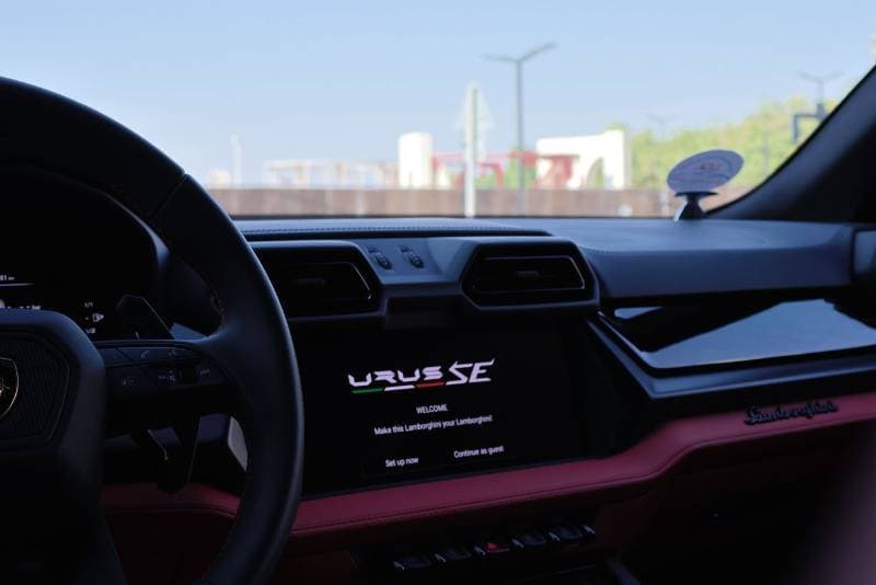 2025 Lamborghini Urus SE thumbnail 8