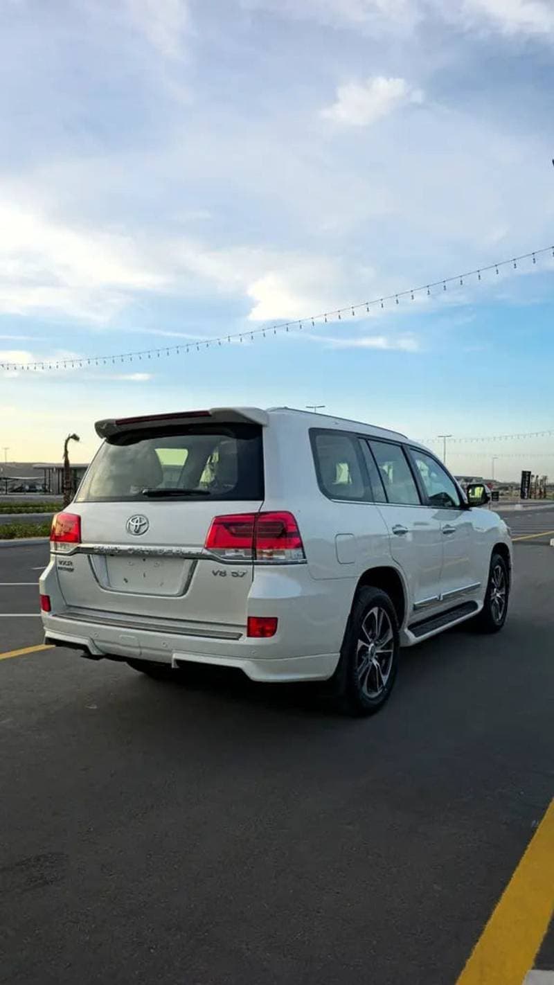 2020 Toyota Land Cruiser VXR thumbnail 7