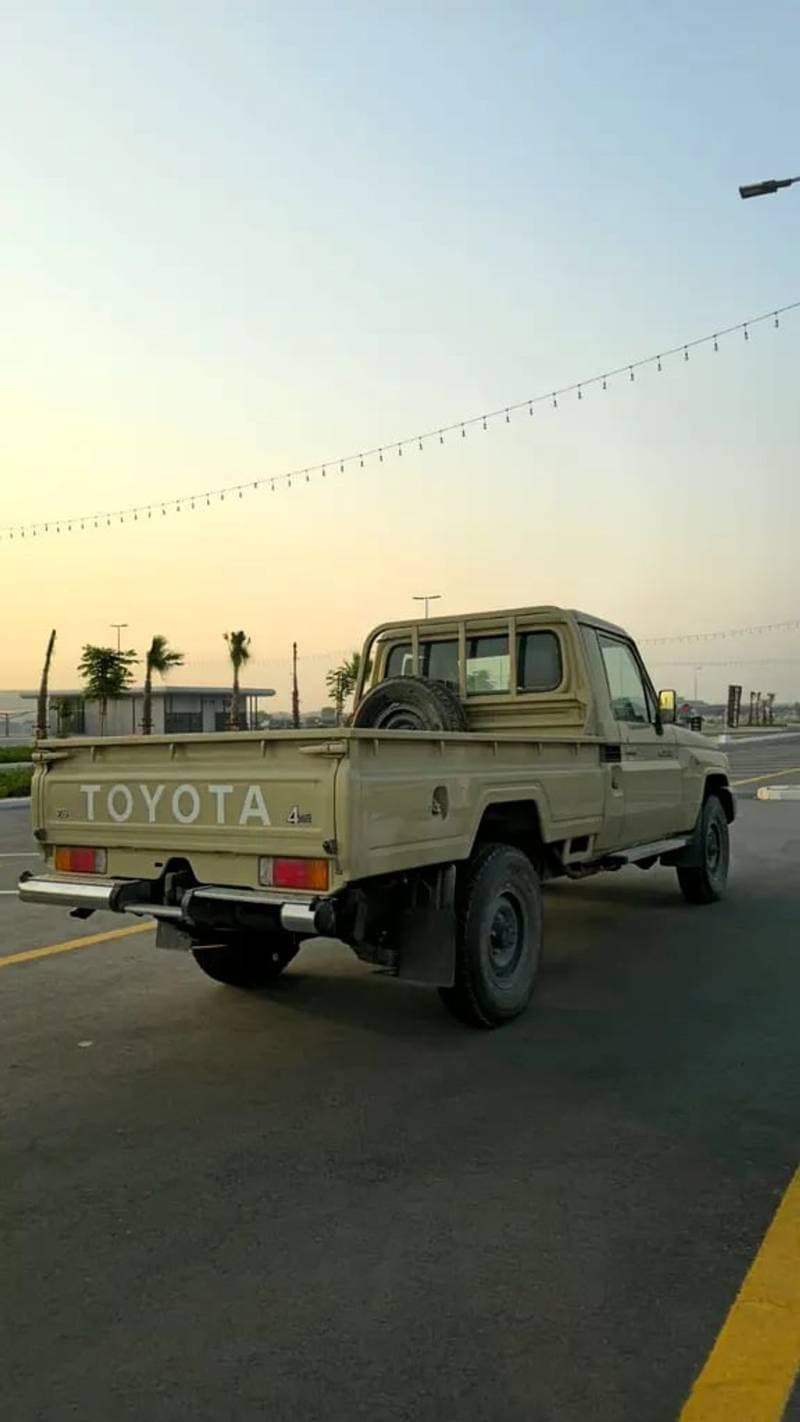 2013 Toyota Land Cruiser 70 LC79 STANDARD thumbnail 5